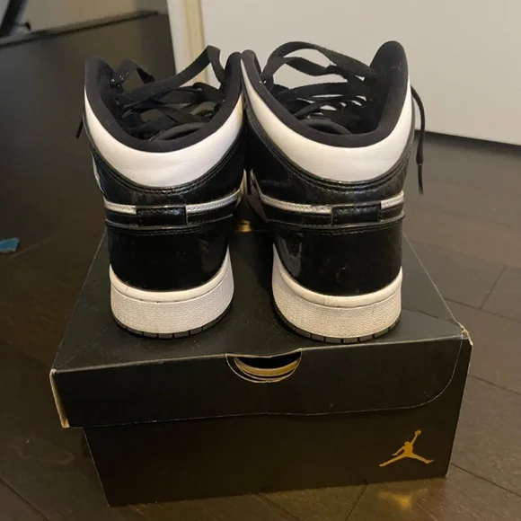 Air Jordan - Picture 2 of 4